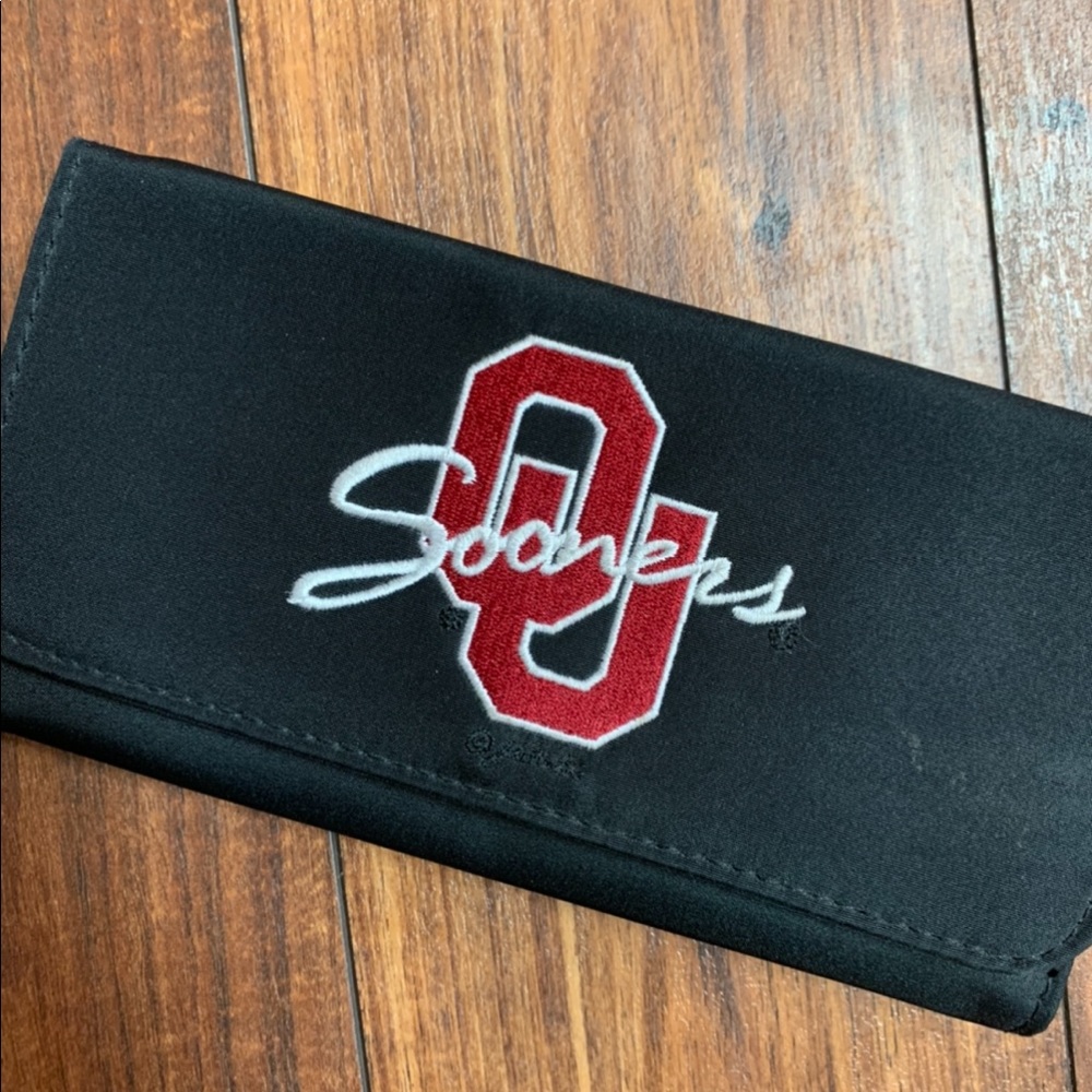The University of Oklahoma OU wallet